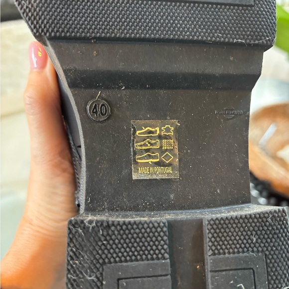 Sleek Black Combat Boots for Women - Picture 4 of 5